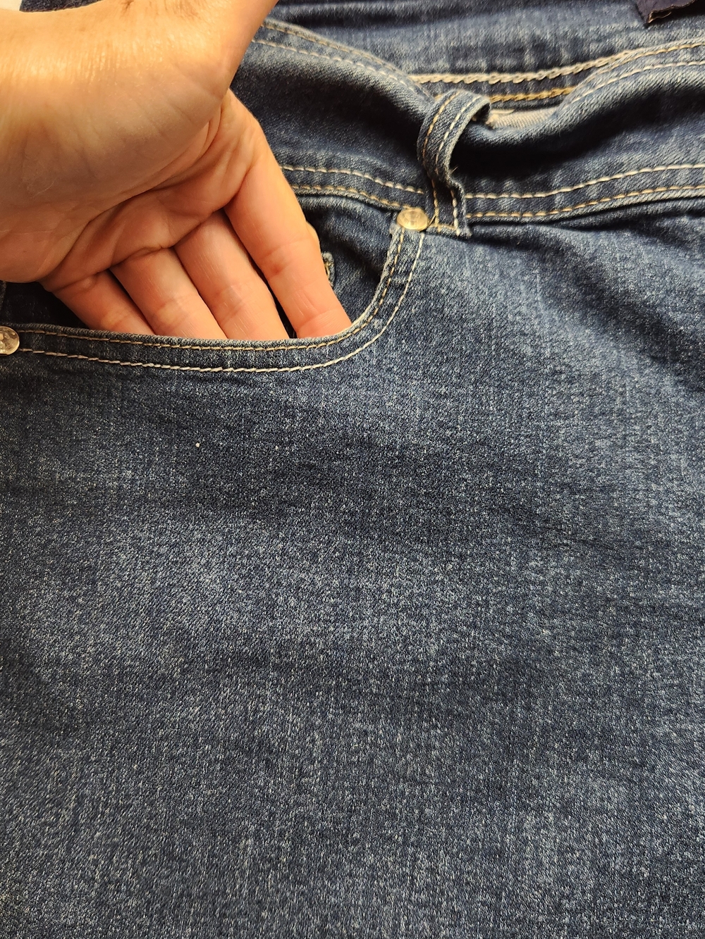 ⭐️Karen T Denim Shorts Size 16 Blue Dark Wash Cuffed Embellished Pockets - Picture 2 of 9
